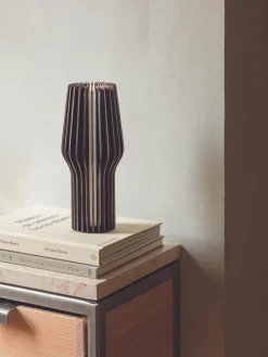 Lámpara de mesa pequeña LED regulable Radiant, portátil