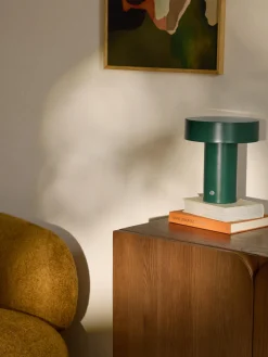 Lámpara de mesa pequeña LED regulable Kamal, pórtatil