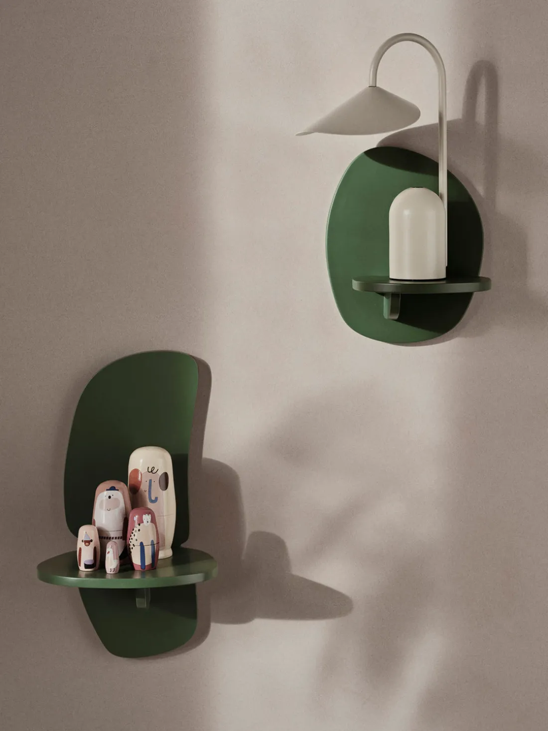 Lámpara de mesa pequeña LED regulable Arum, portátil