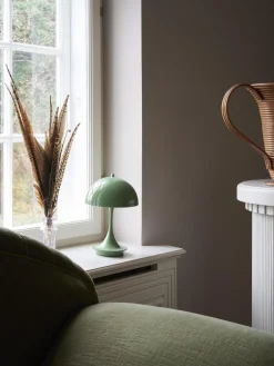 Lámpara de mesa pequeña LED regulable Panthella 160, portátil