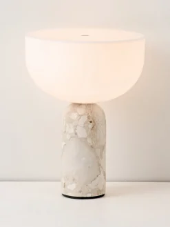 Lámpara de mesa pequeña móvil de mármol Kizu, regulable