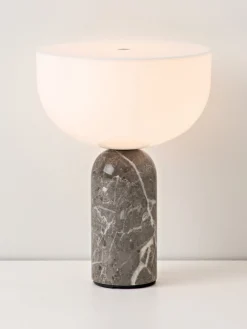Lámpara de mesa pequeña móvil de mármol Kizu, regulable