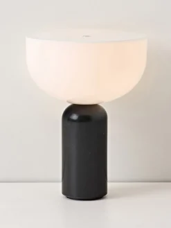 Lámpara de mesa pequeña móvil de mármol Kizu, regulable