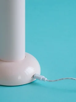 Lámpara de mesa pequeña regulable LED PL2, portátil