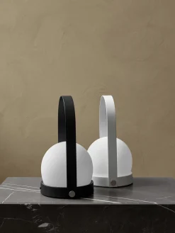 Lámpara de mesa pequeña regulable Carrie, portátil