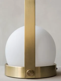 Lámpara de mesa pequeña regulable Carrie, portátil