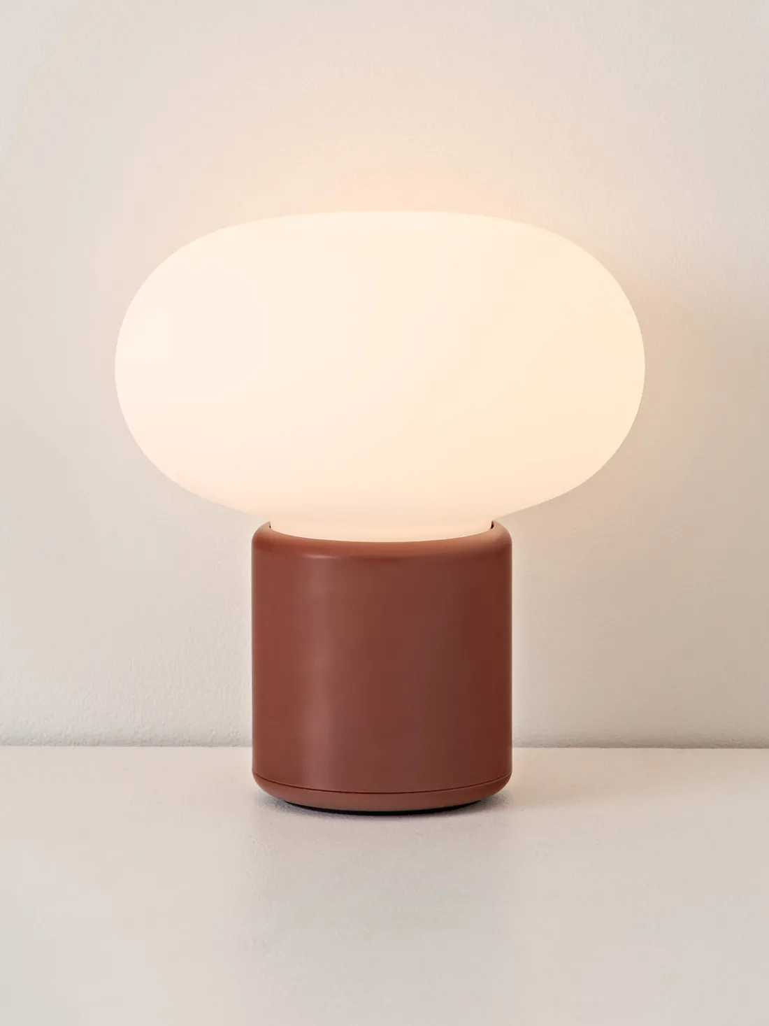 Lámpara de mesa pequeña regulable Karl-Johan, portátil