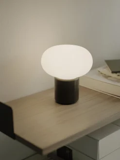 Lámpara de mesa pequeña regulable Karl-Johan, portátil