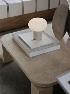 Lámpara de mesa pequeña regulable Karl-Johan, portátil