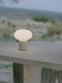 Lámpara de mesa pequeña regulable Karl-Johan, portátil