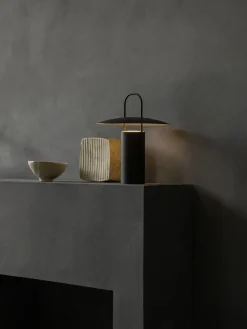 Lámpara de mesa regulable LED Ray, con puerto USB