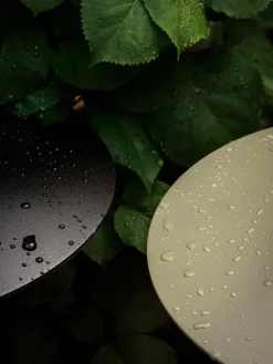 Lámpara de mesa regulable LED Ray, con puerto USB