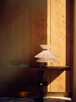 Lámpara de mesa regulable de lino Kiku