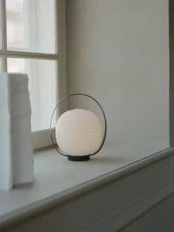 Lámpara de mesa regulable Lantern, portátil