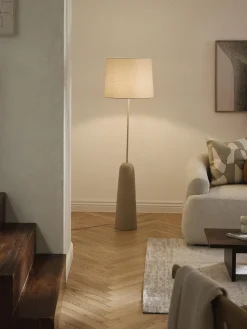 Lámpara de pie con base de cemento Kaya