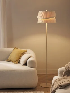 Lámpara de pie con pantala asimetrica Nyla