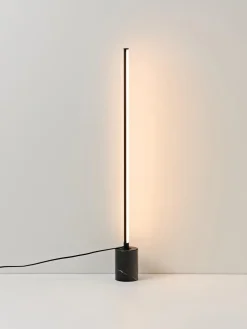 Lámpara de pie LED con base de mármol Shelby