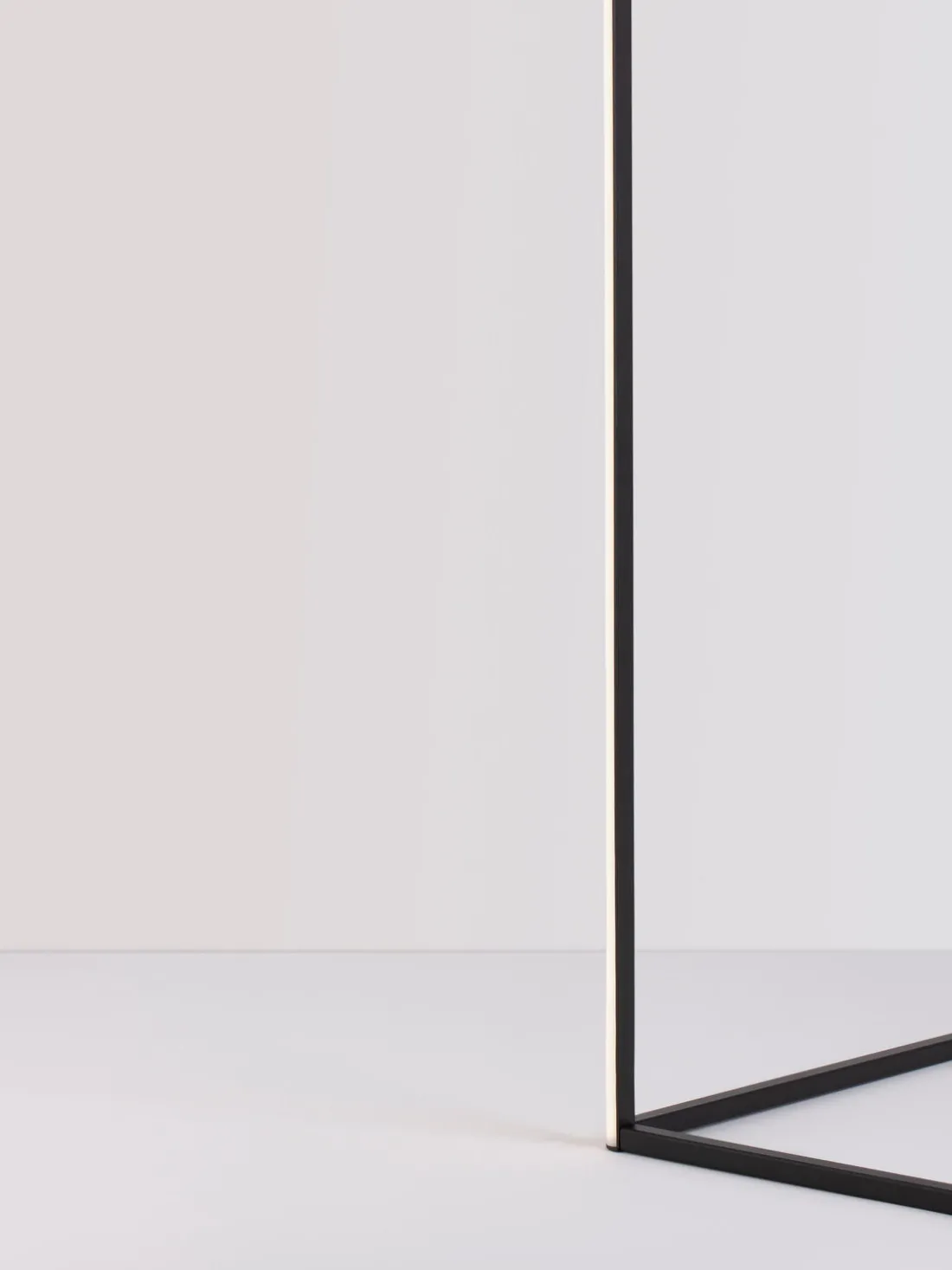 Lámpara de pie LED V-line