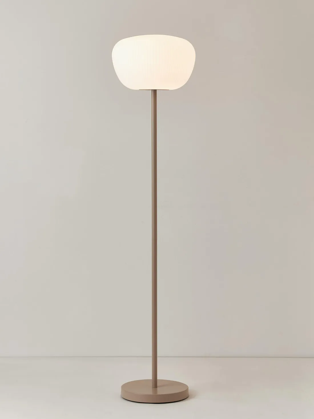 Lámpara de pie para exterior regulable Tara, portátil