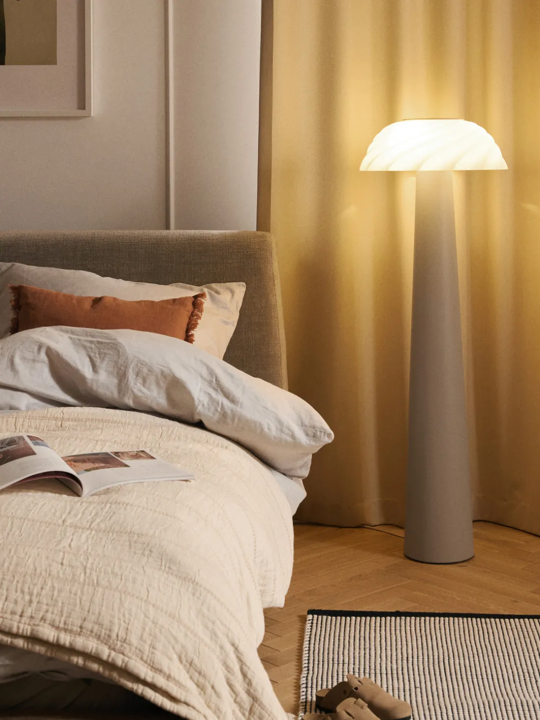 Lámpara de pie pequeña Anya