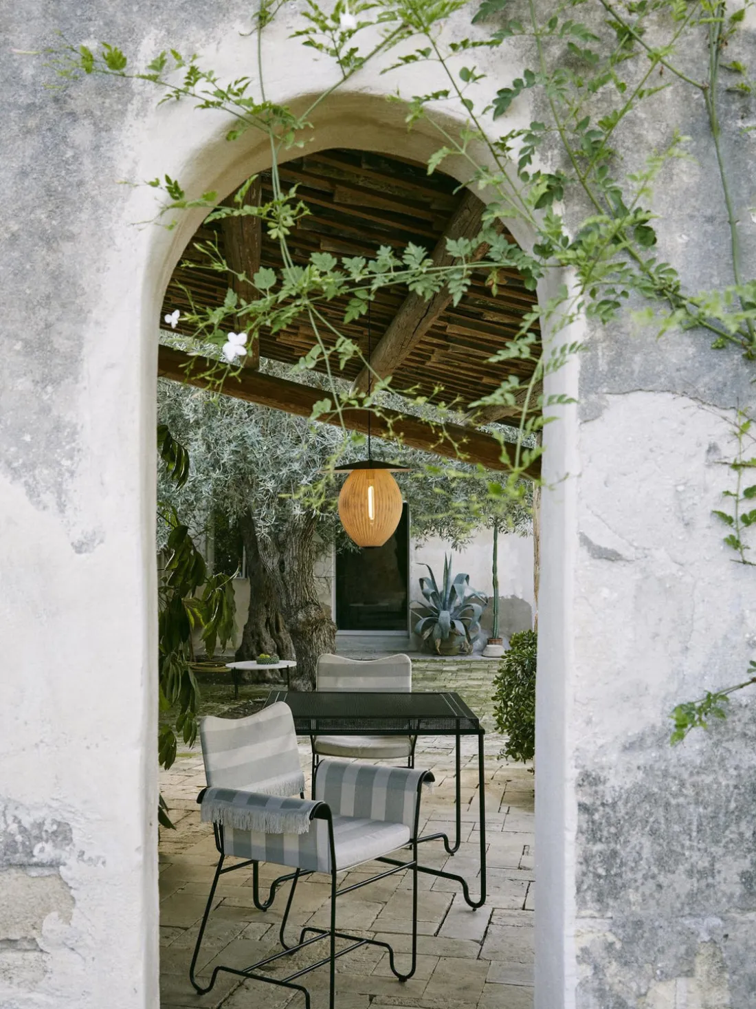 Lámpara de techo para exterior Satellite, tamaños diferentes