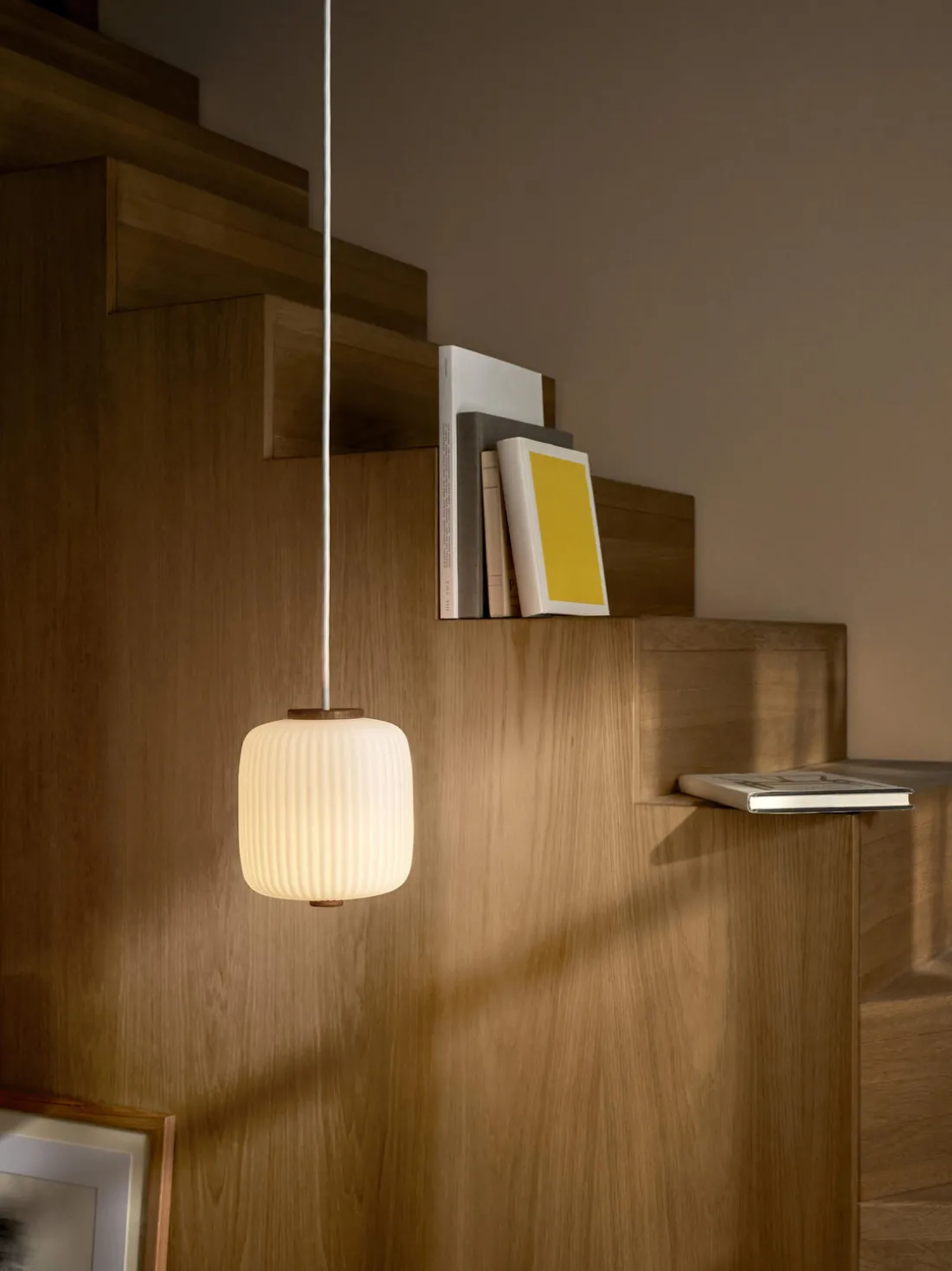 Lámpara de techo pequeña de vidrio opalino soplado EK61