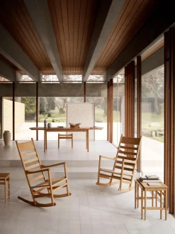 Mecedora de madera de roble CH45