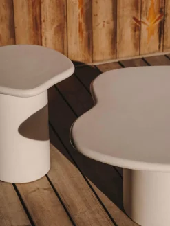 Mesa auxiliar de jardín de hormigón Macarella