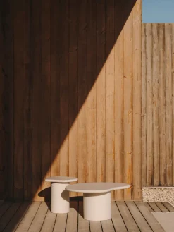 Mesa auxiliar de jardín de hormigón Macarella