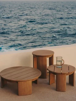 Mesa auxiliar de jardín redonda de madera de eucalipto Xoriguer