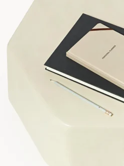 Mesa de centro de hormigón en forma orgánica Staffa