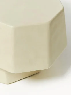 Mesa de centro de hormigón en forma orgánica Staffa