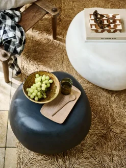 Mesa de centro en forma orgánica para exterior Pebble