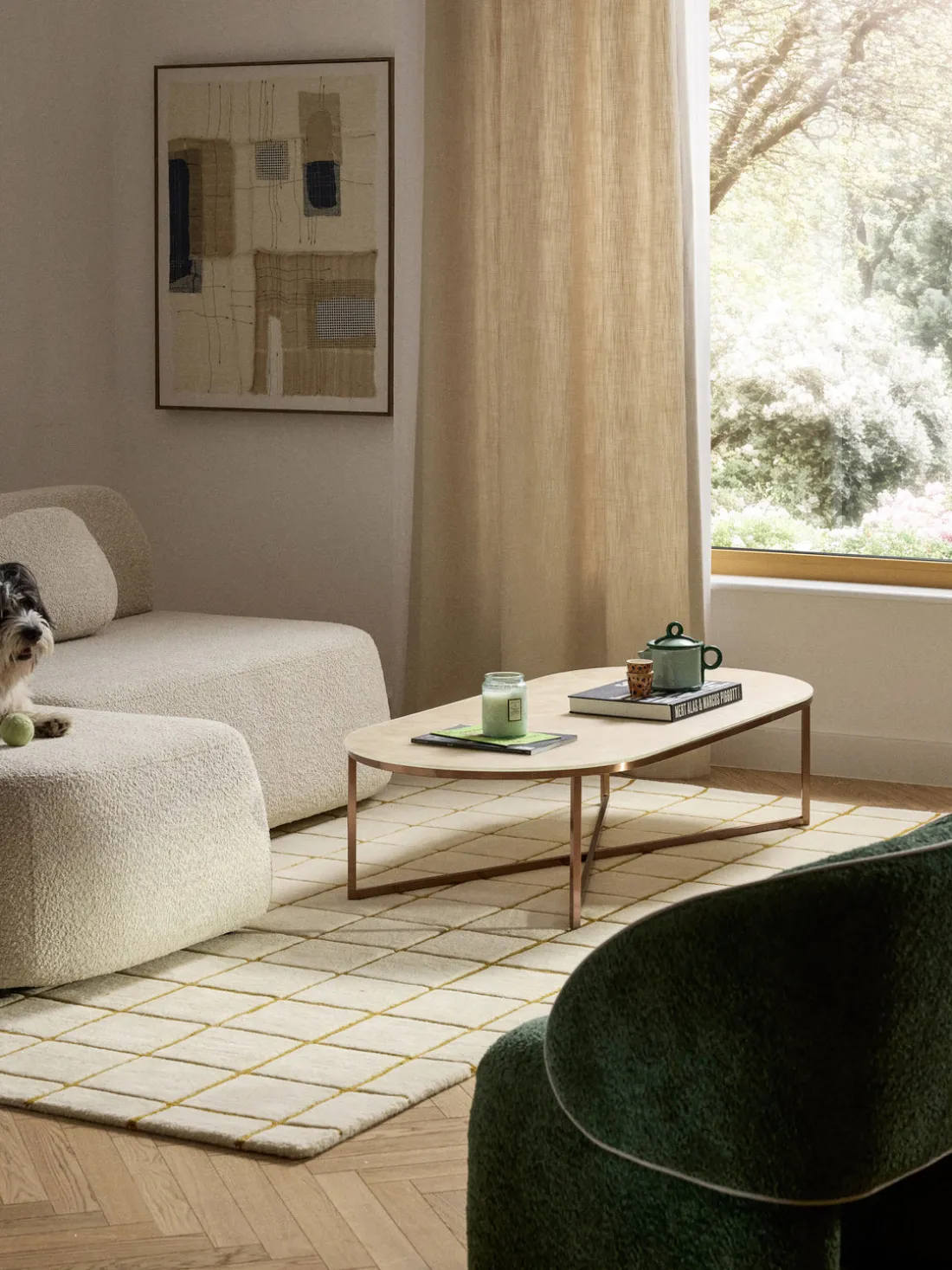 Mesa de centro ovalada con tablero de vidrio en look mármol Antigua