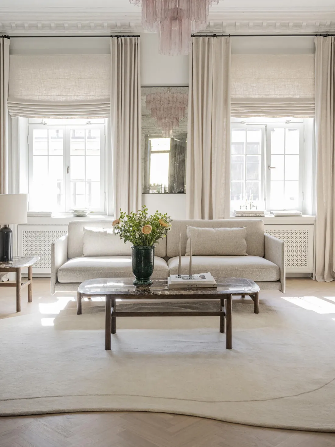 Mesa de centro ovalada de mármol y madera de roble Hammond