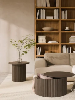 Mesa de centro redonda de madera con espacio de almacenamiento Nele