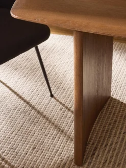 Mesa de comedor de madera de roble Chandler, tamaños diferentes
