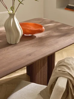 Mesa de comedor de madera de roble Jolka, tamaños diferentes