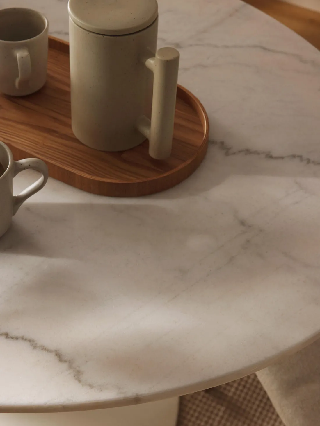 Mesa de comedor ovalada de mármol Miley, tamaños diferentes