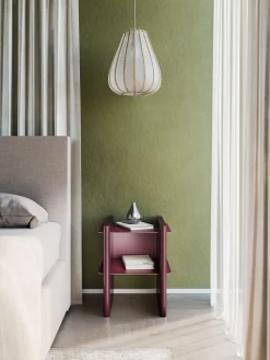 Mesilla de noche con elementos de metal Rami