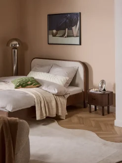 Mesita de noche con frente acanalado Calary