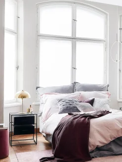 Mesita de noche de madera de mango Lyle