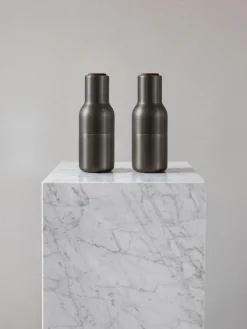 Molinillos de sal y pimienta con tapón de madera de nogal Bottle Grinders, 2 uds.