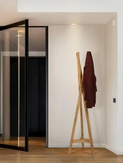 Perchero de madera de roble Clift