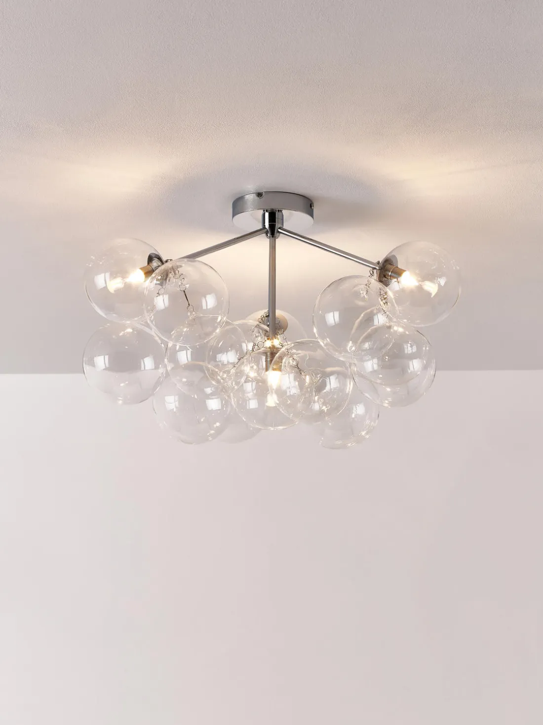 Plafón con pantallas esfericas Bubbles