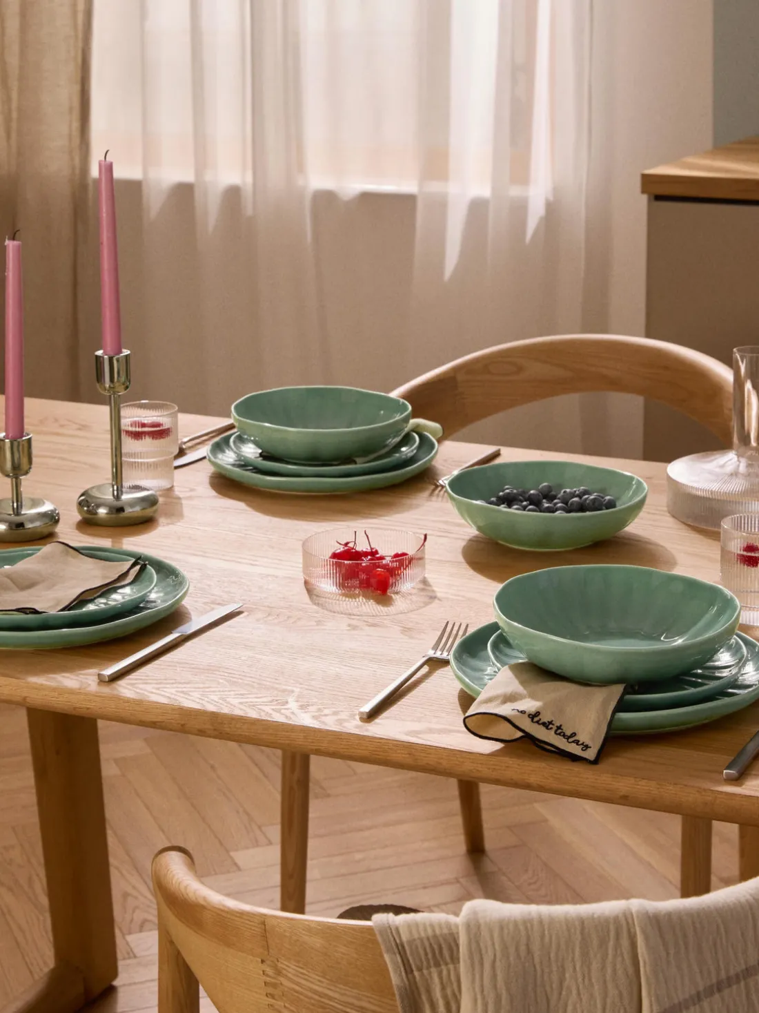 Platos hondos de porcelana con relieves Sali, 4 uds.