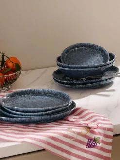 Platos llanos artesanales de forma orgánica Macey, 4 uds.