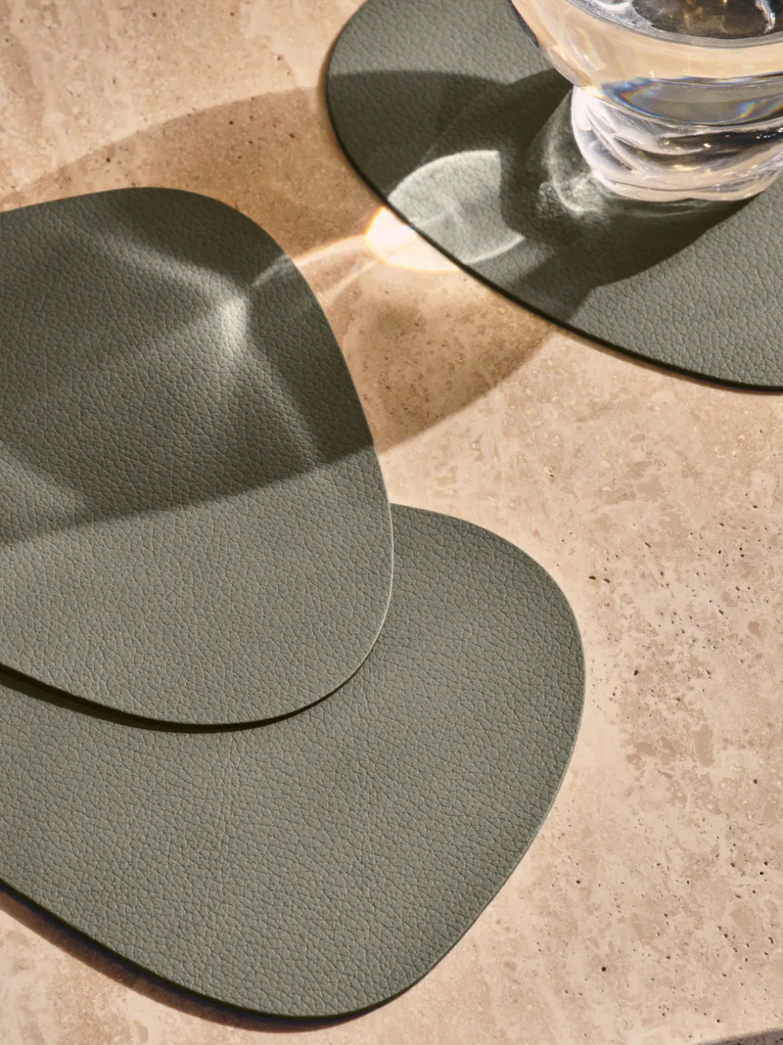 Posavasos asimétricos de cuero Curve, 4 uds.