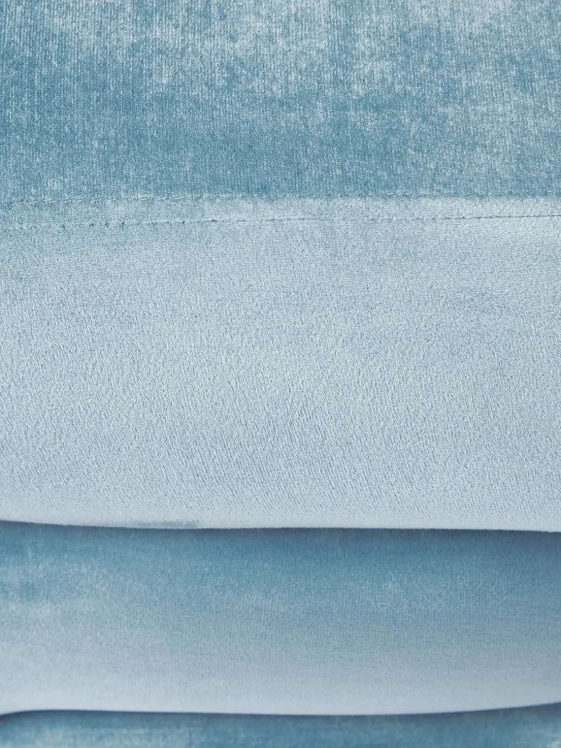 Puf de terciopelo Merle