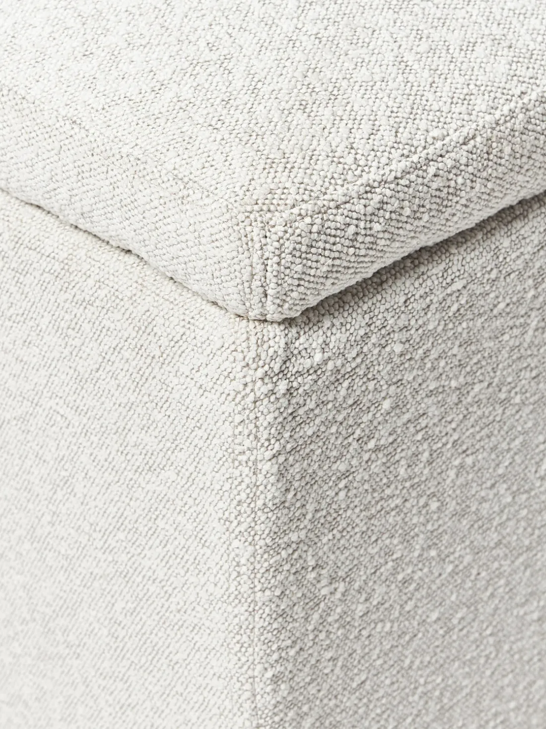 Puf en tejido bouclé con espacio de almacenamiento Winou